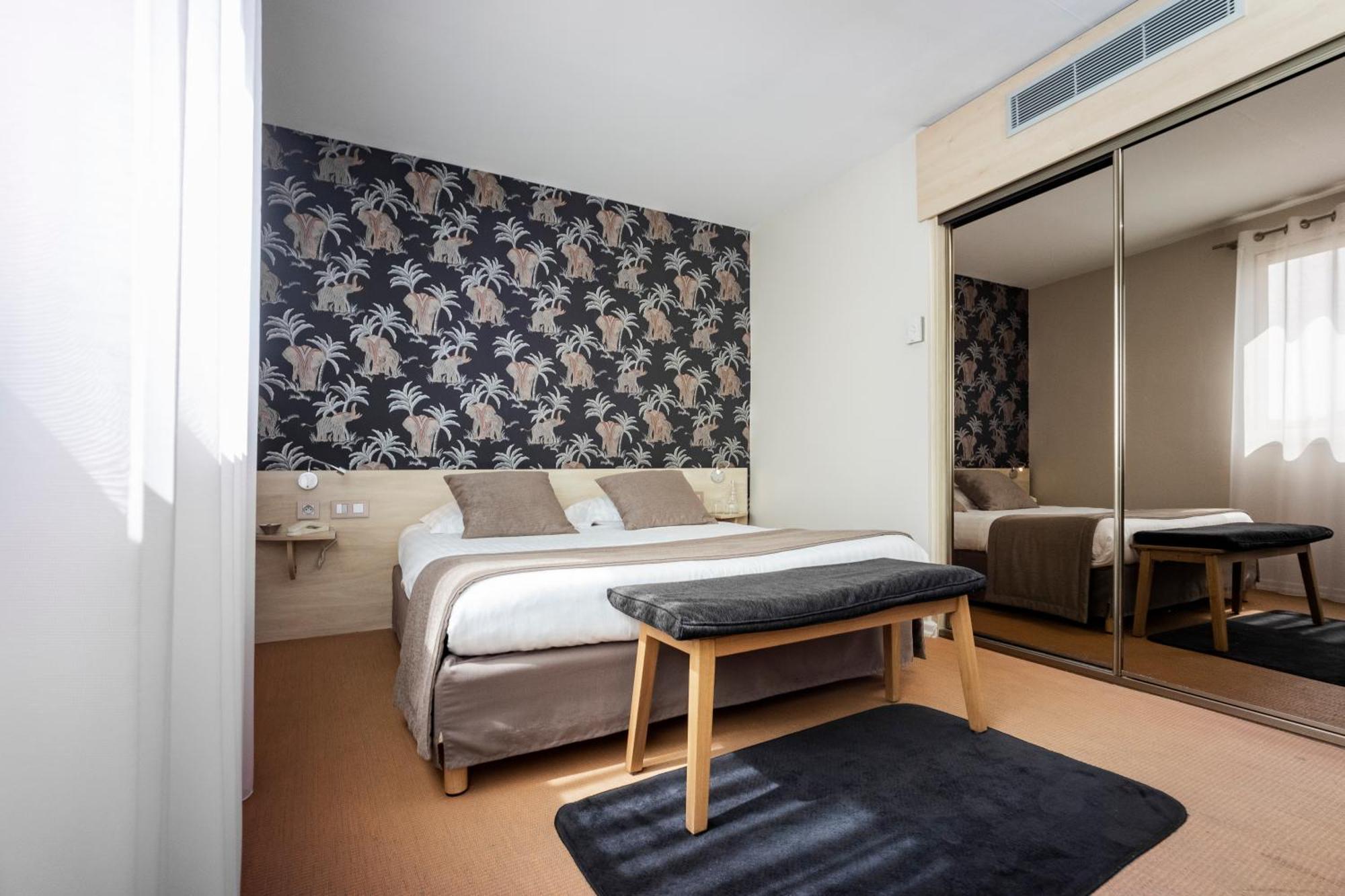 Le Carre D'Alethius Logis Hotel Restaurant Charmes-sur-Rhone Экстерьер фото