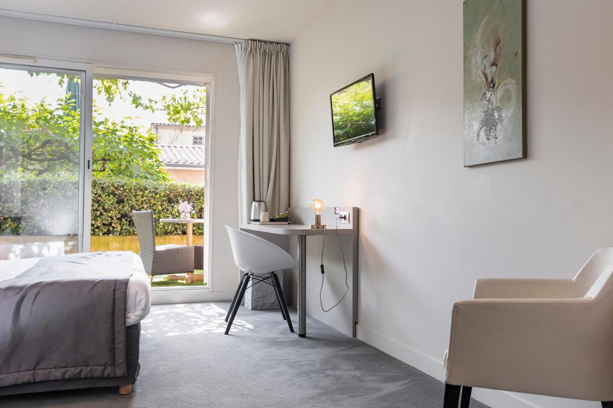 Le Carre D'Alethius Logis Hotel Restaurant Charmes-sur-Rhone Экстерьер фото