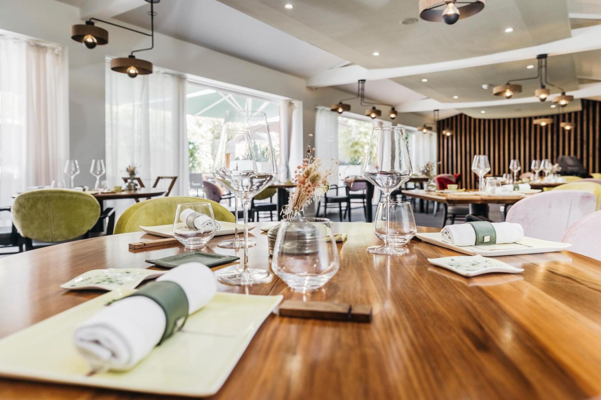 Le Carre D'Alethius Logis Hotel Restaurant Charmes-sur-Rhone Экстерьер фото