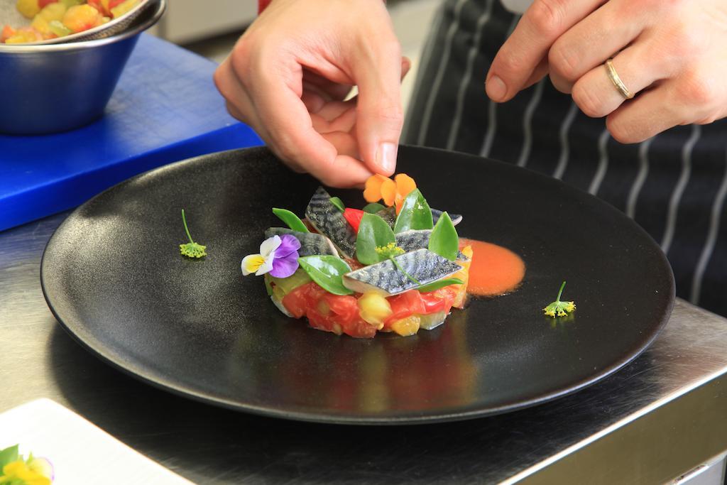 Le Carre D'Alethius Logis Hotel Restaurant Charmes-sur-Rhone Экстерьер фото